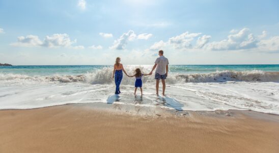 familj på strand