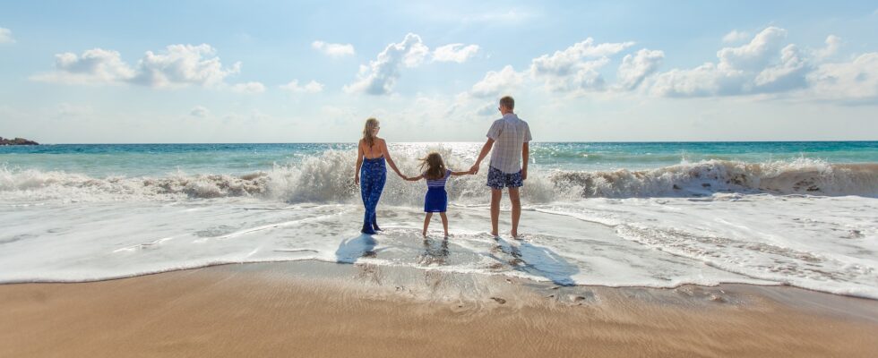 familj på strand